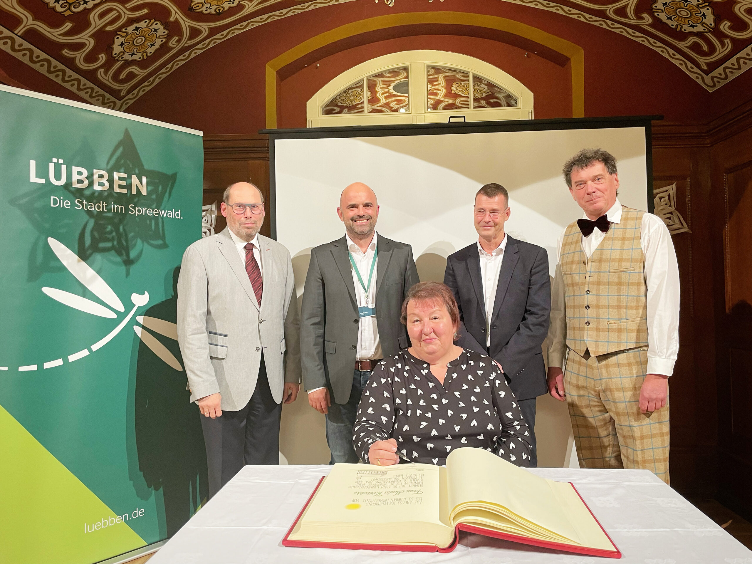 L23_Presse_Foto_Goldenes Buch_Kabitschke_2StadtLübben