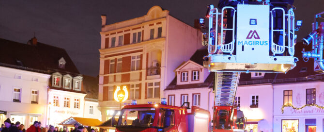 Feuerwehr vor dem Senftenberger Rathaus