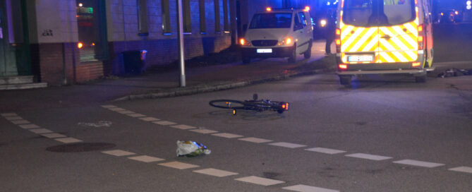 Unfall mit einem Radfahrer. Rettungswagen im Einsatz