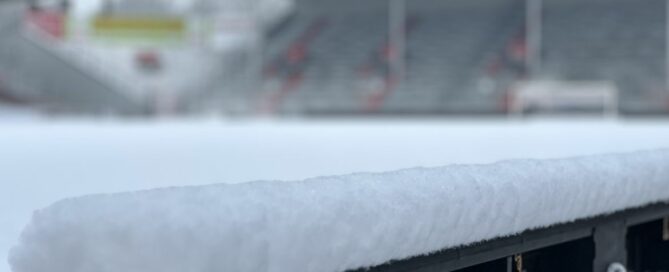 Stadion der Freundschaft mit Schnee.