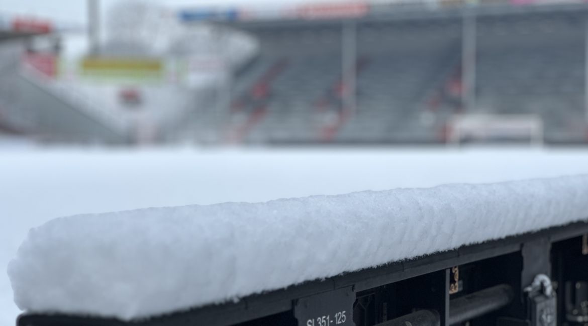 Stadion der Freundschaft mit Schnee.