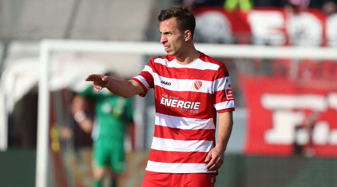 FCE Fussballspieler von Energie Cottbus Maximilian Pronichev