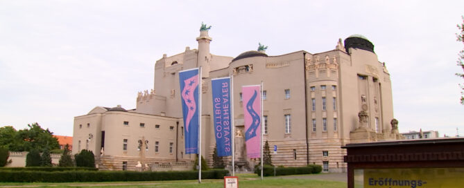 Das Foto zeigt das Staatstheater Cottbus von außen.