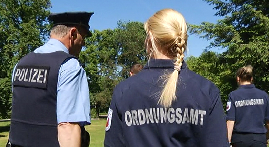 Ordnungsamt_Polizei_Stadtwache_Citywache Ordnungsamt läuft Streife