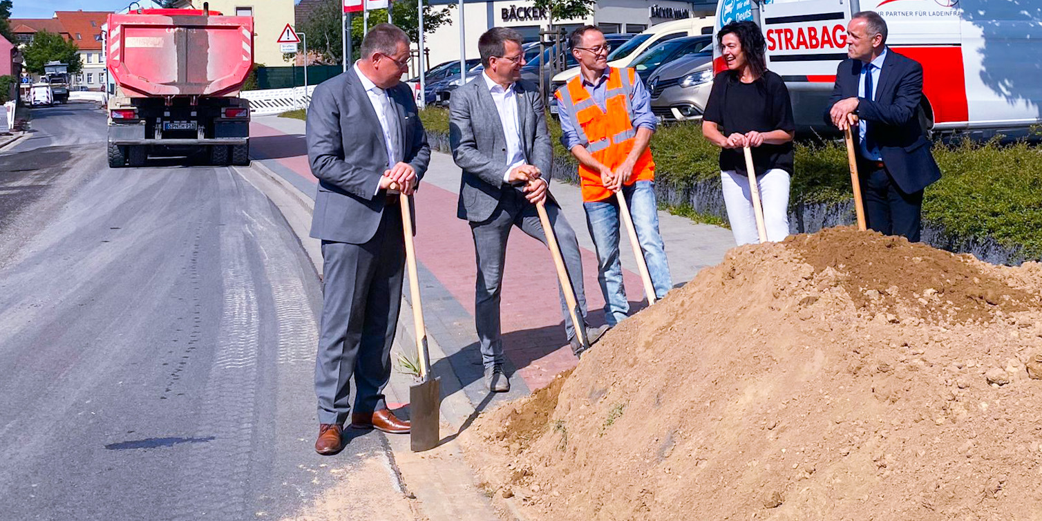 vetschau-fördermittel Das Foto zeigt den symbolischen Spatenstich für die Ortsdurchfahrt Vetschau.