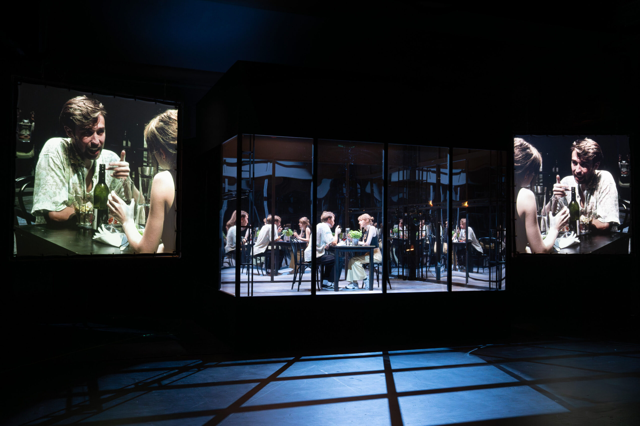 Verblendet_1_Foto (c) Bernd Schönberger.jpg Ein Bild aus dem Stück "Verblendet" am Staatstheater Cottbus.