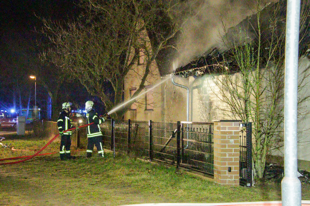 20250129_Brand_Nebengebäüde-05 Feuer an einem Gebäude