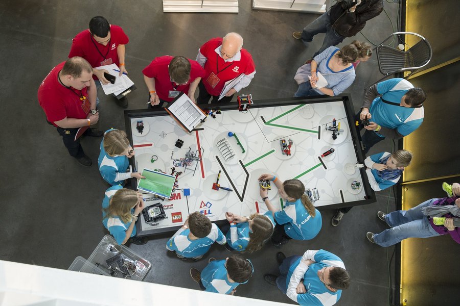 lego league Nachwuchsforscher setzen ihre Lego-Projekte um.