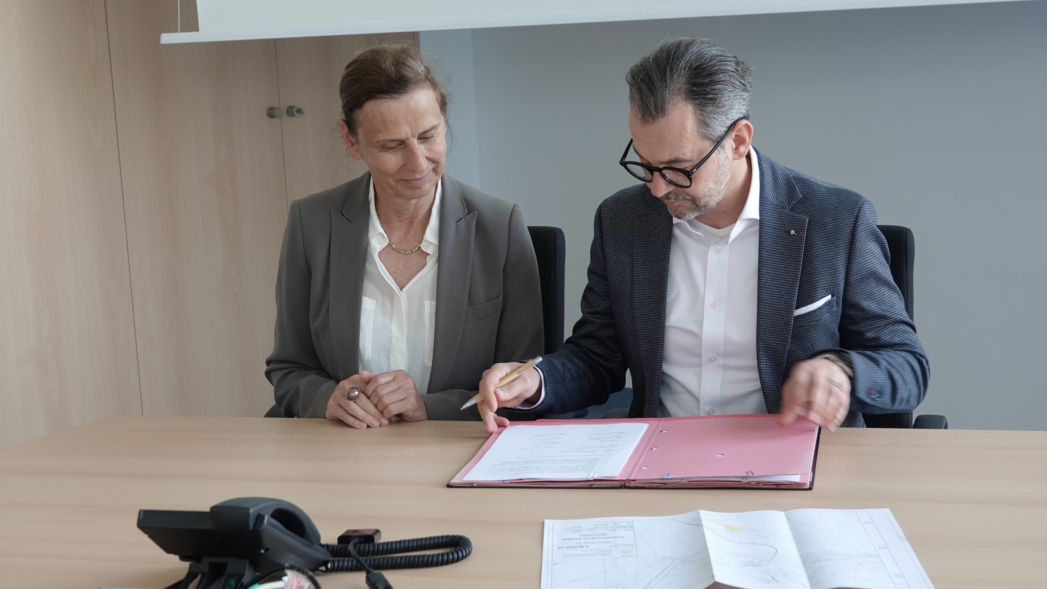 493289028_1254307323365586_3648036823591475066_n Vertragsunterzeichnung zwischen der BTU und der LEAG