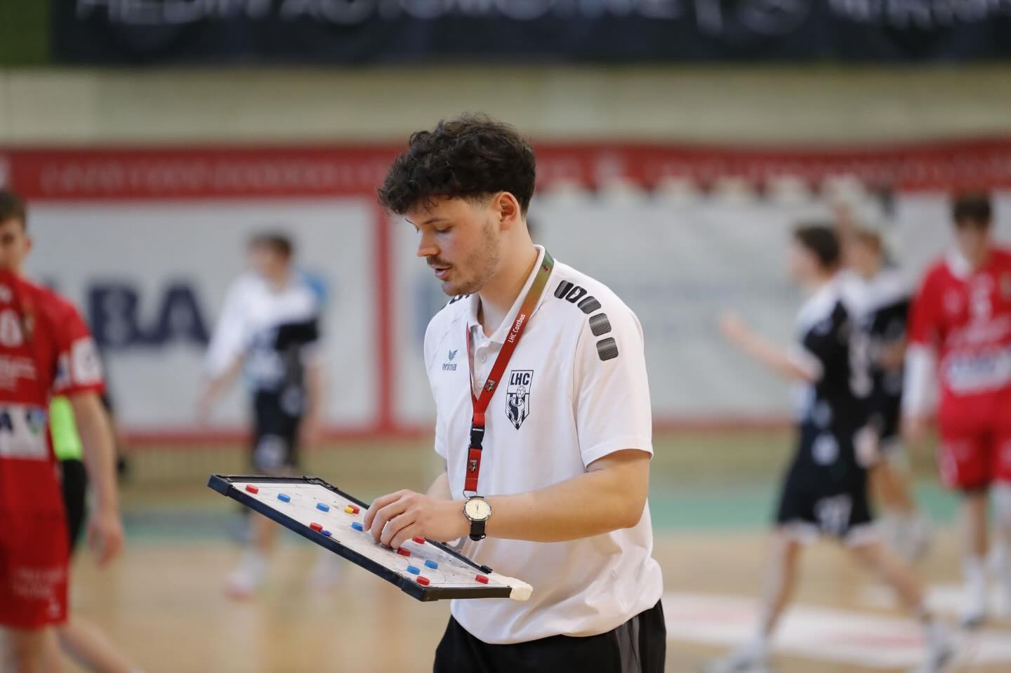 LHC Trainer vom LHC Cottbus auf dem Spielfeld
