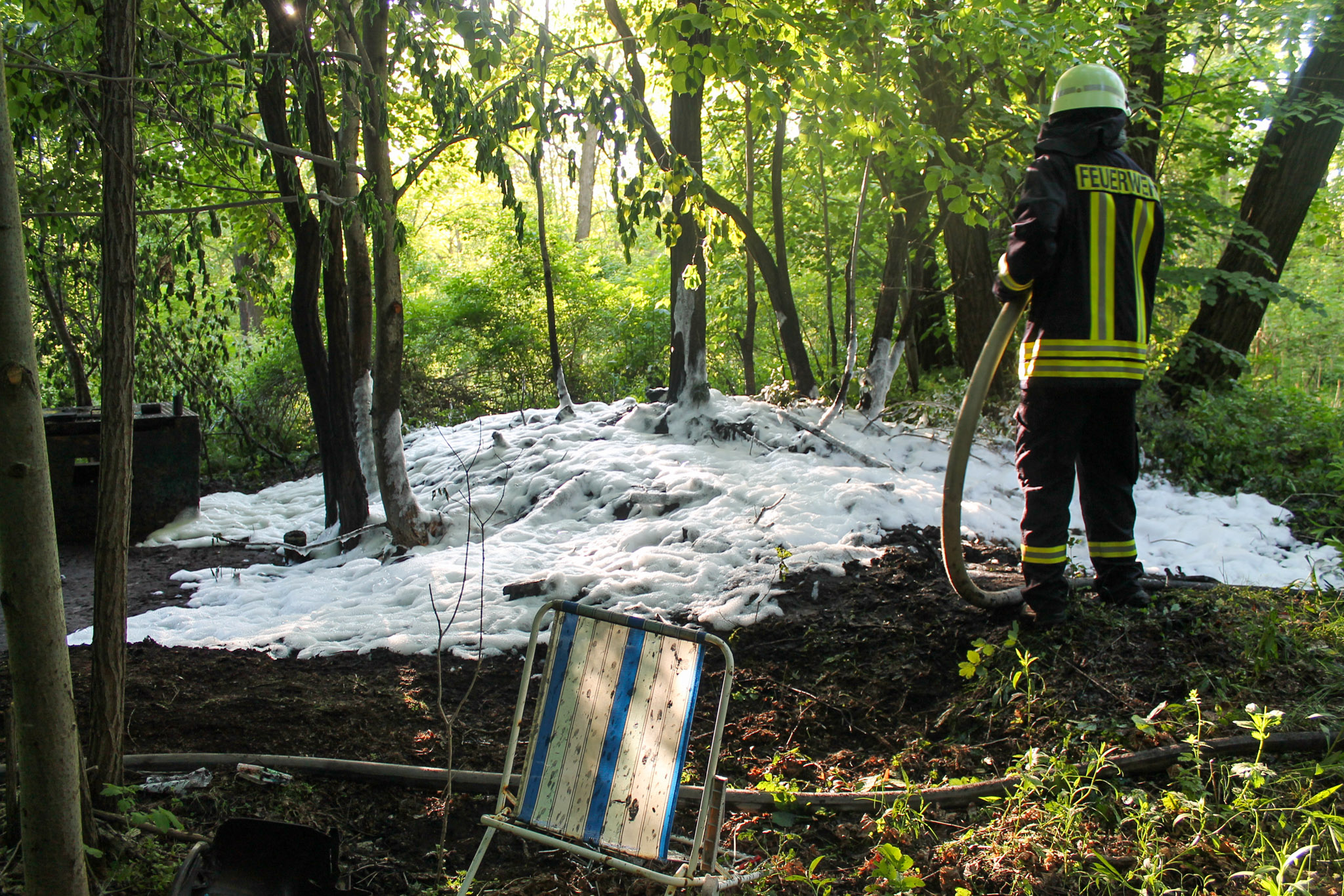 2025-05-11-WSP-Altdöbern-5 Feuerwehr löscht Waldbrand
