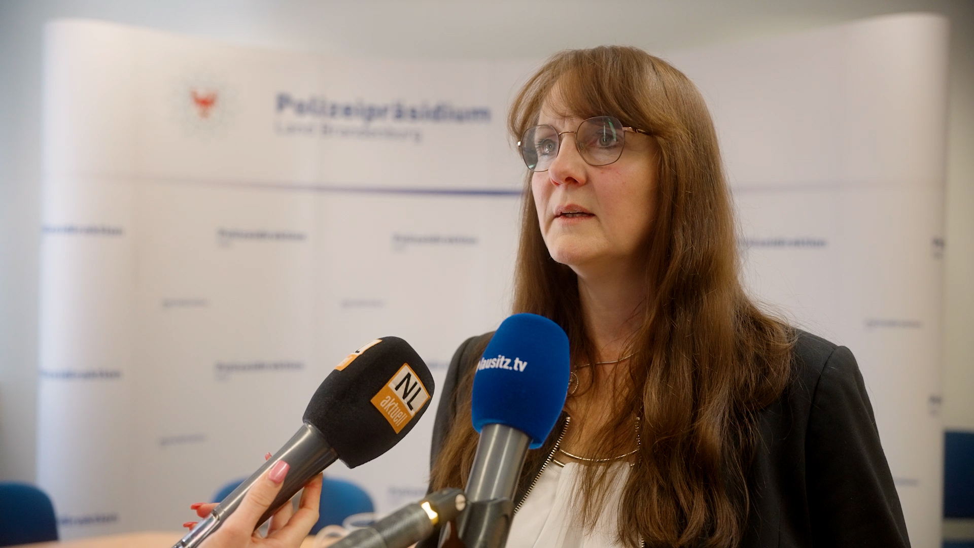 Innenministerin Katrin Lange bei einem interview
