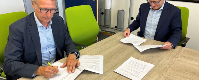Vertragsunterzeichnung zwischen der Medizinischen Universität Lausitz und verdi