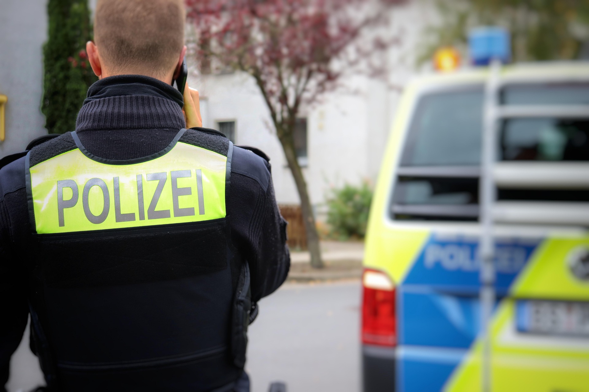 Polizei6 Auf dem Bild ist ein Polizist zu sehen