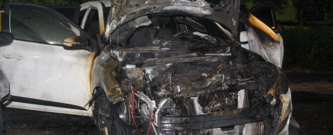 Auto ist ausgebrannt