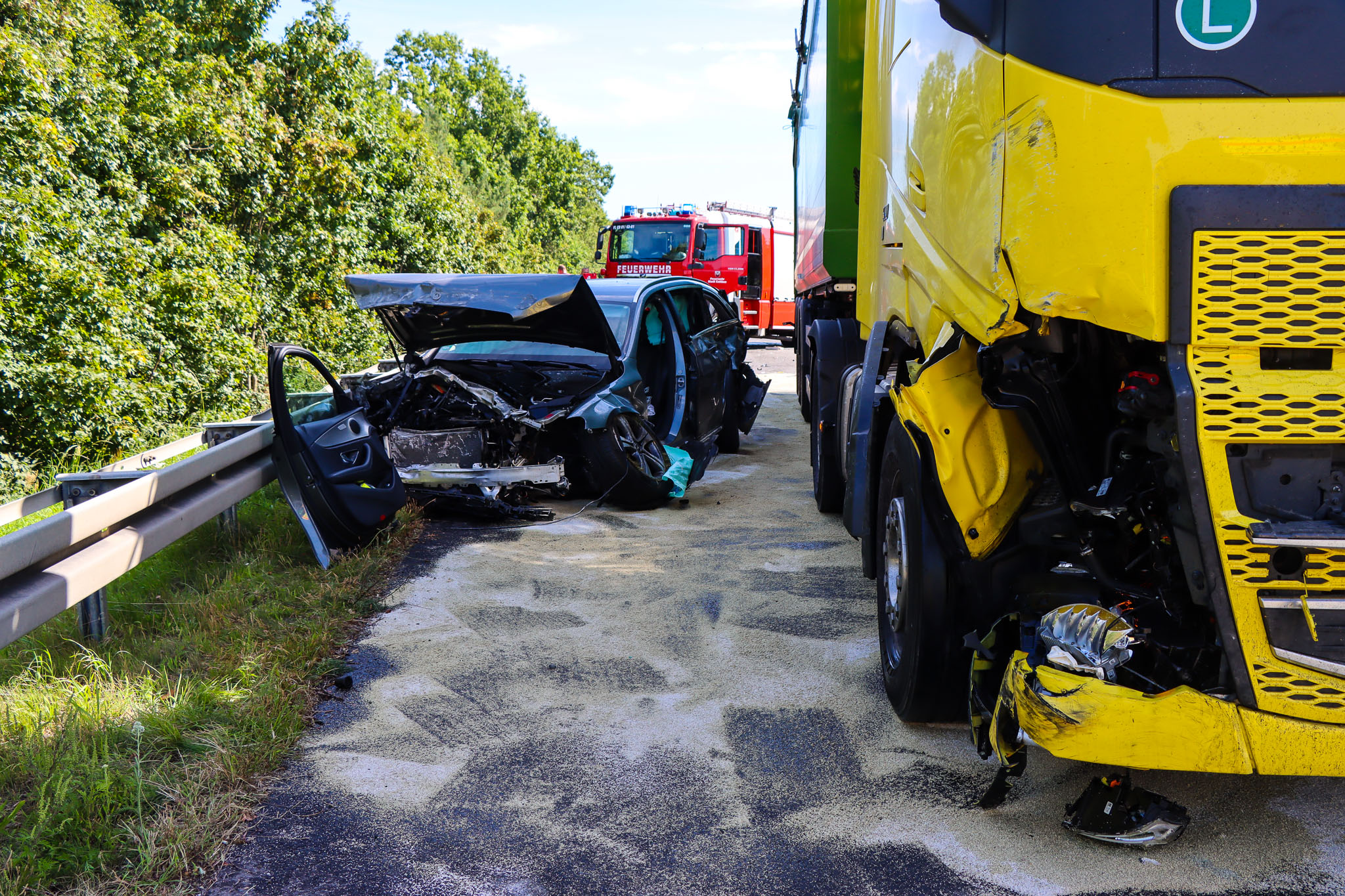 Unfall Unfall mit Auto und LKW