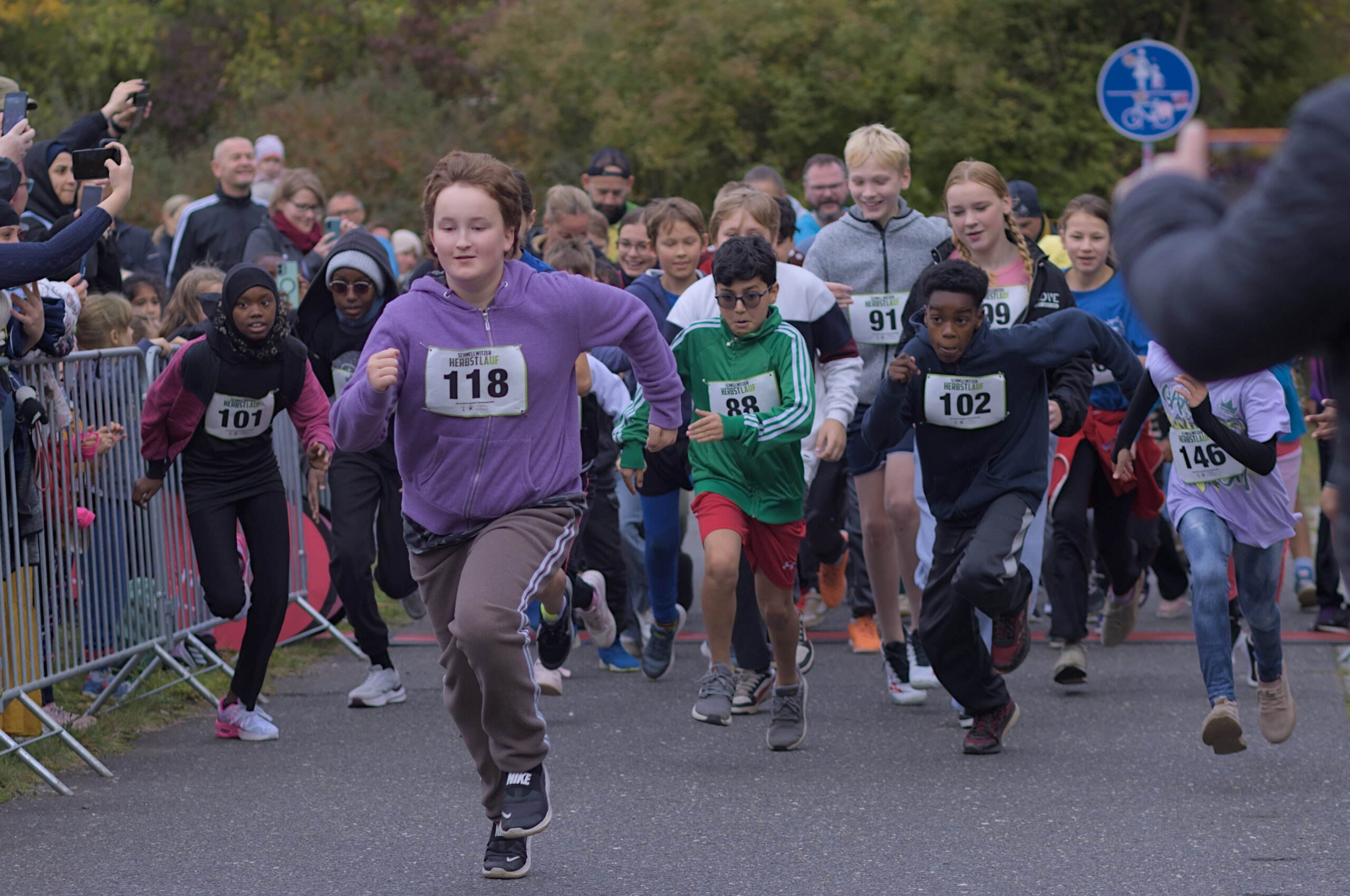 Herbstlauf Kinder laufen