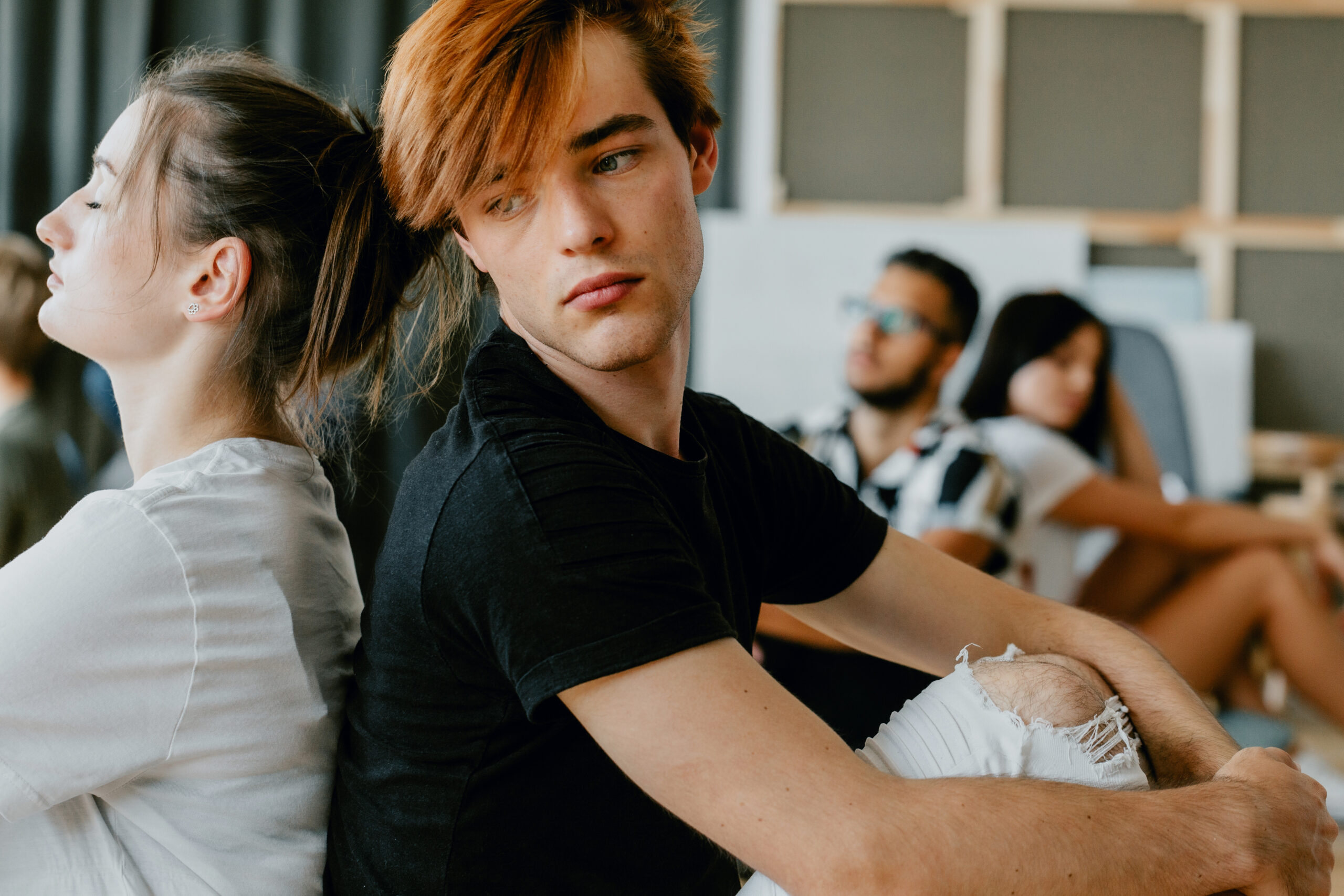 Worried teenager Ein besorgter Teenager in der Schule.