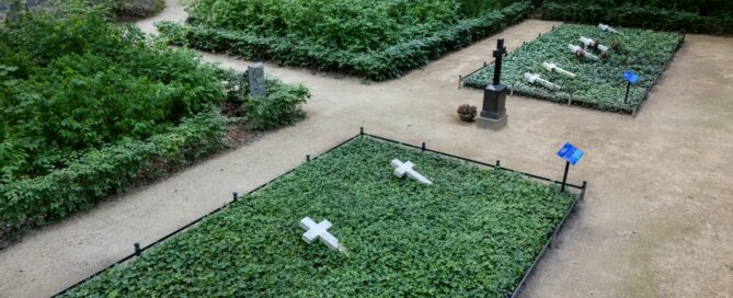 Erbbegräbnis der Grafen Pückler im Branitzer Park wieder vollständig