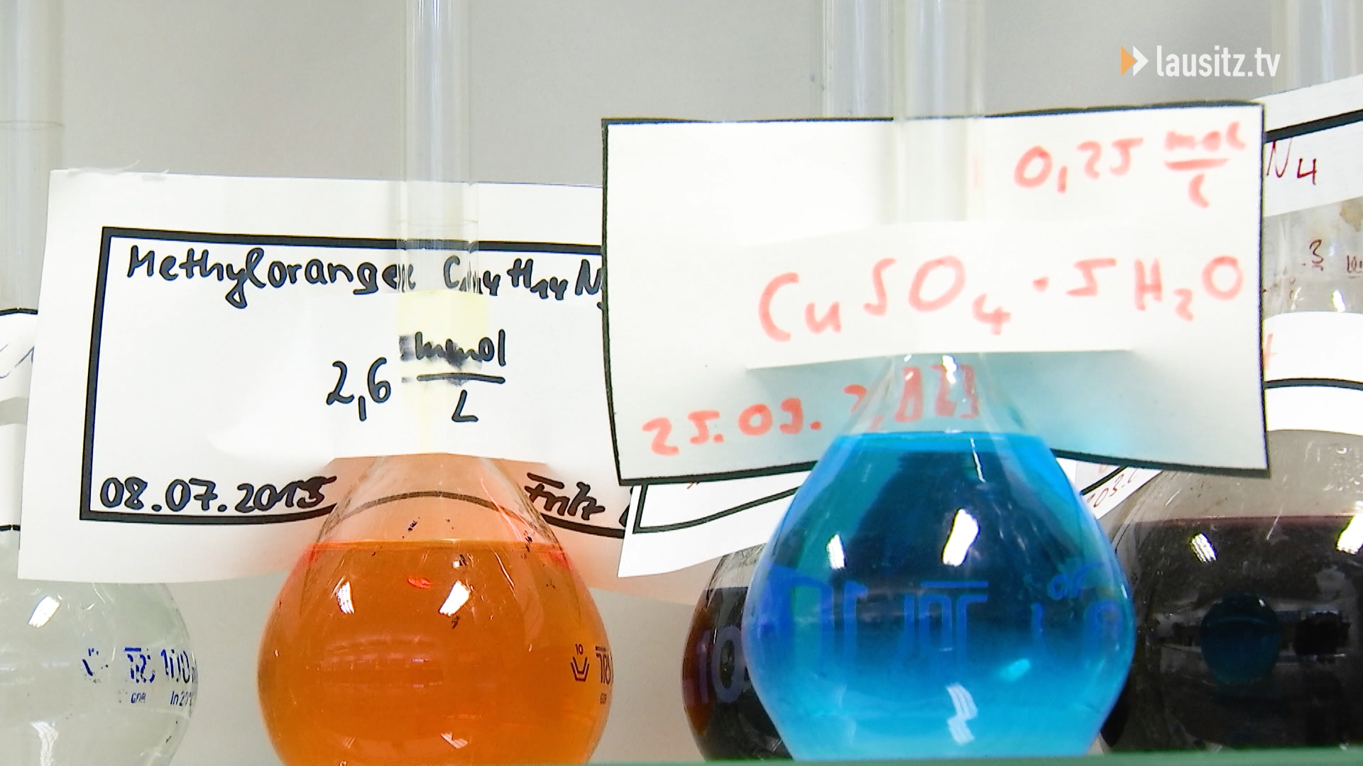 steenbeck Reagensgläser sind in bunten Farben zu sehen