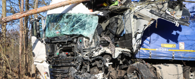 total zerstörter LKW
