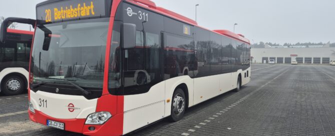 Auf dem Hild ist ein Bus zu sehen