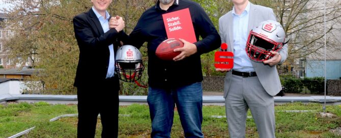 Menschen stehen nebeneinander