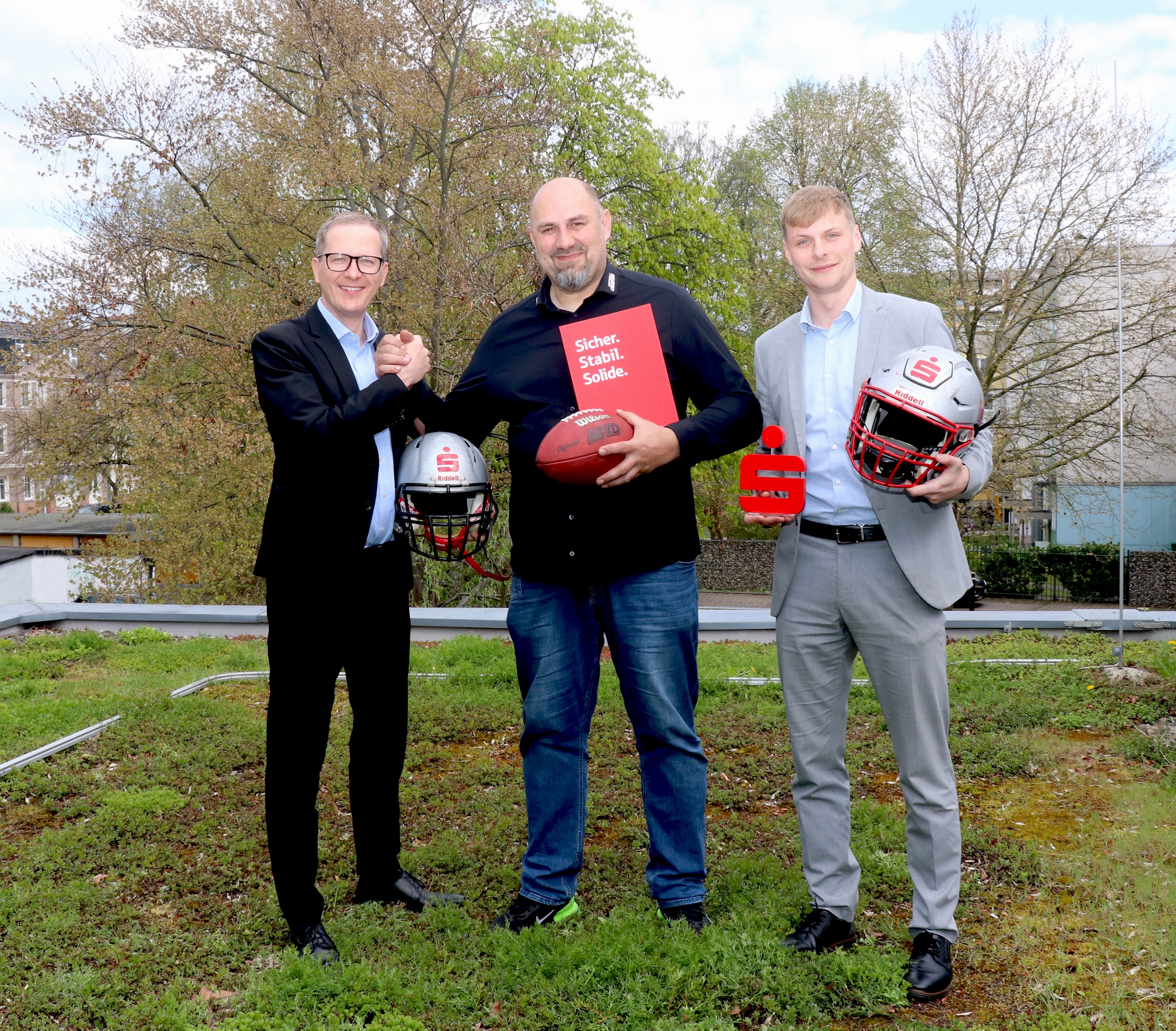 Menschen stehen nebeneinander