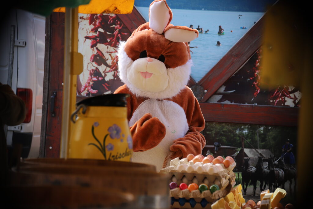 Ein Osterhase ist auf dem Bild zu sehen