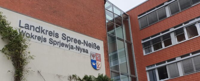 Außenaufnahme von der Kreisverwaltung Forst