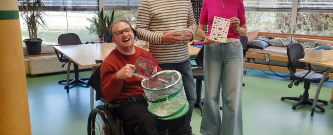 Menschen stehen nebeneinander