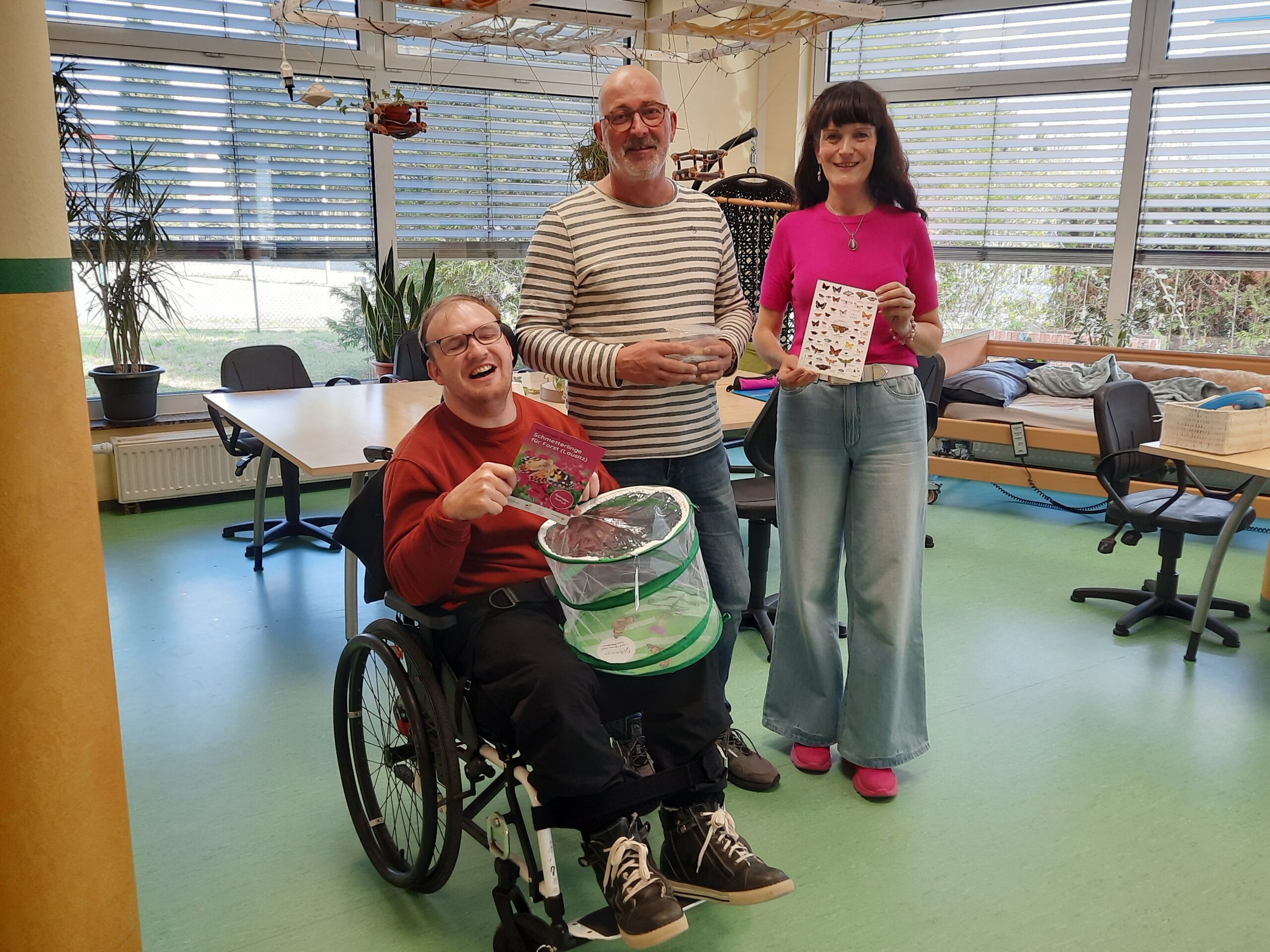 Menschen stehen nebeneinander