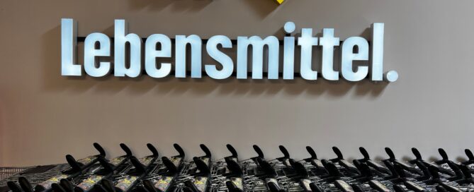 Edeka Slogan Wir lieben Lebensmittel ist zu sehen