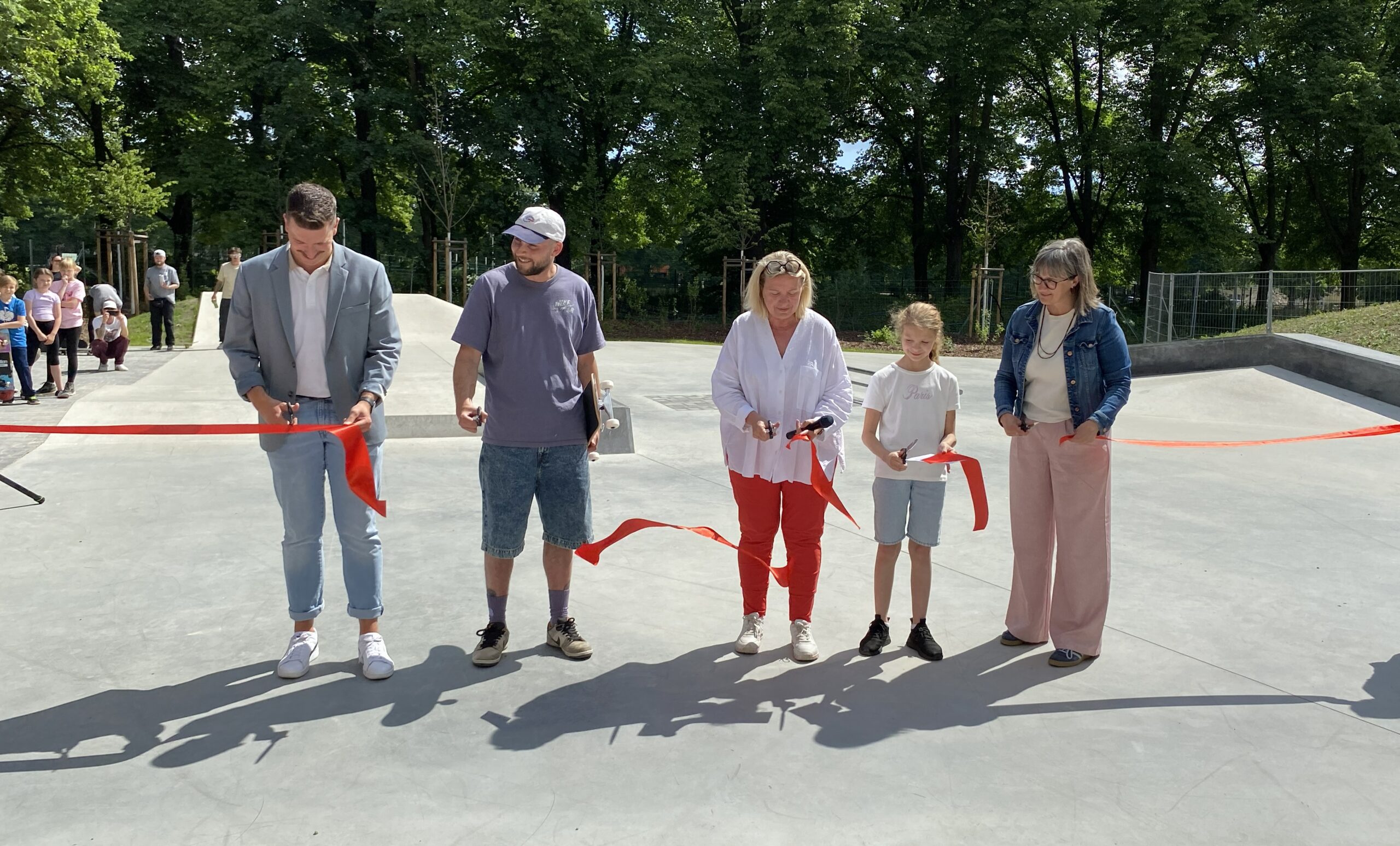 Skateranlage Banddurchschnitt. Joel Eine neue Skateranlage wird eingeweiht