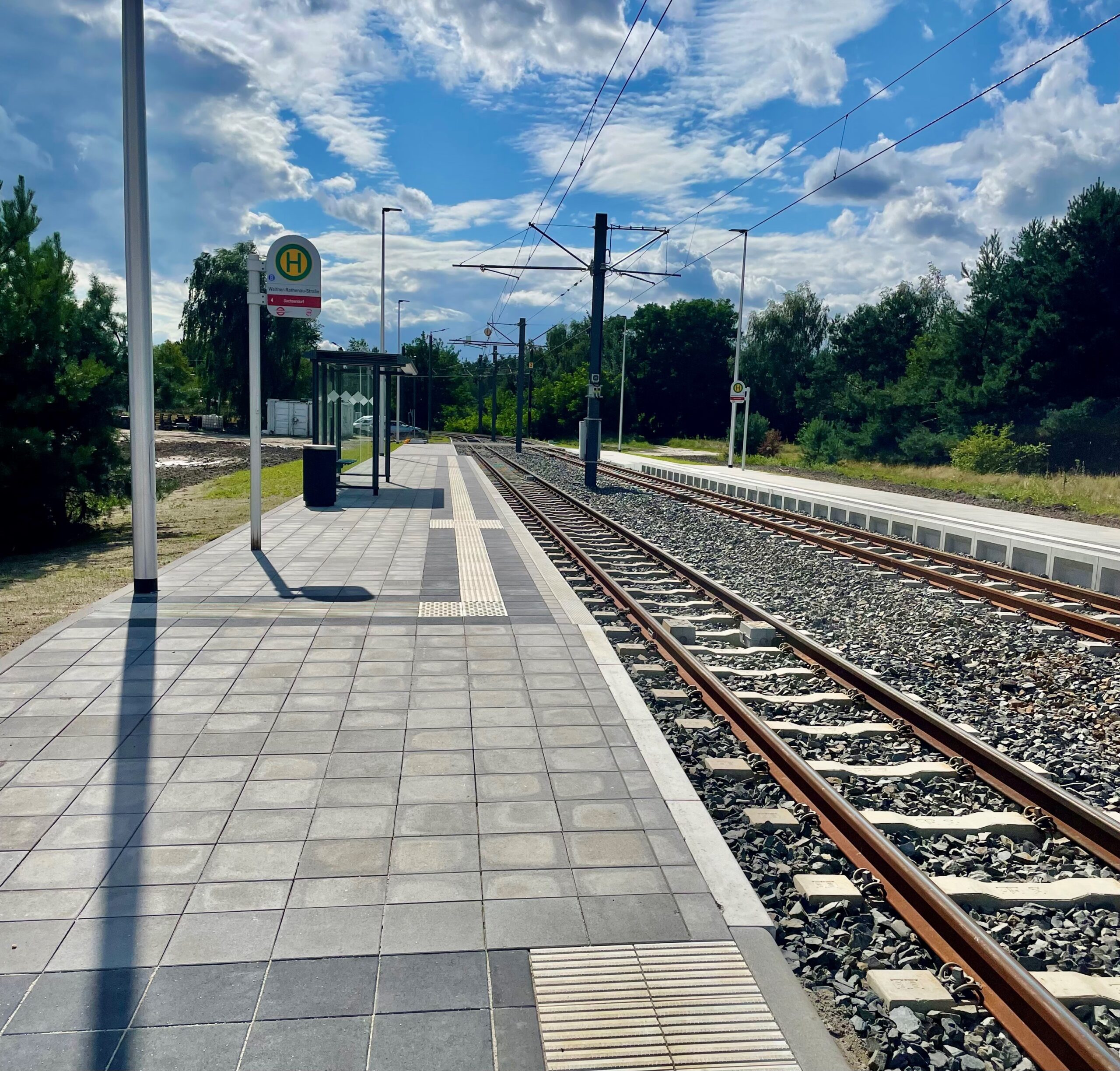 CV Haltestelle WRS Das Bild zeigt eine Straßenbahnhaltestelle