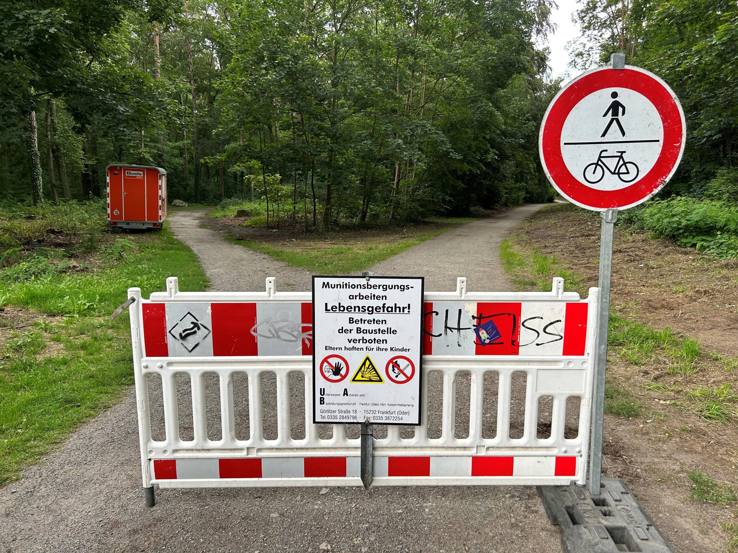 Madlower Schluchten Hinweisschild zur Munitionssuche