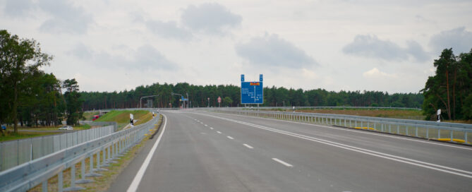 Auf dem Bild ist eine Straße zu sehen