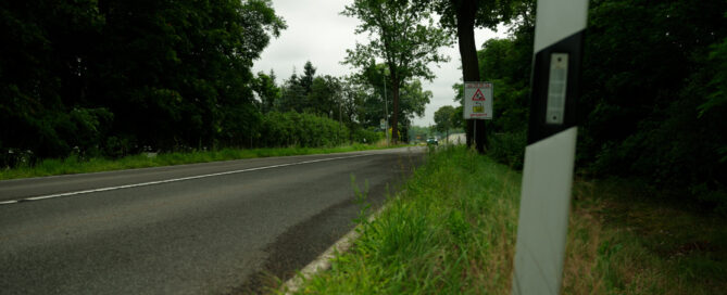 Auf dem Bild ist eine Straße zu sehen
