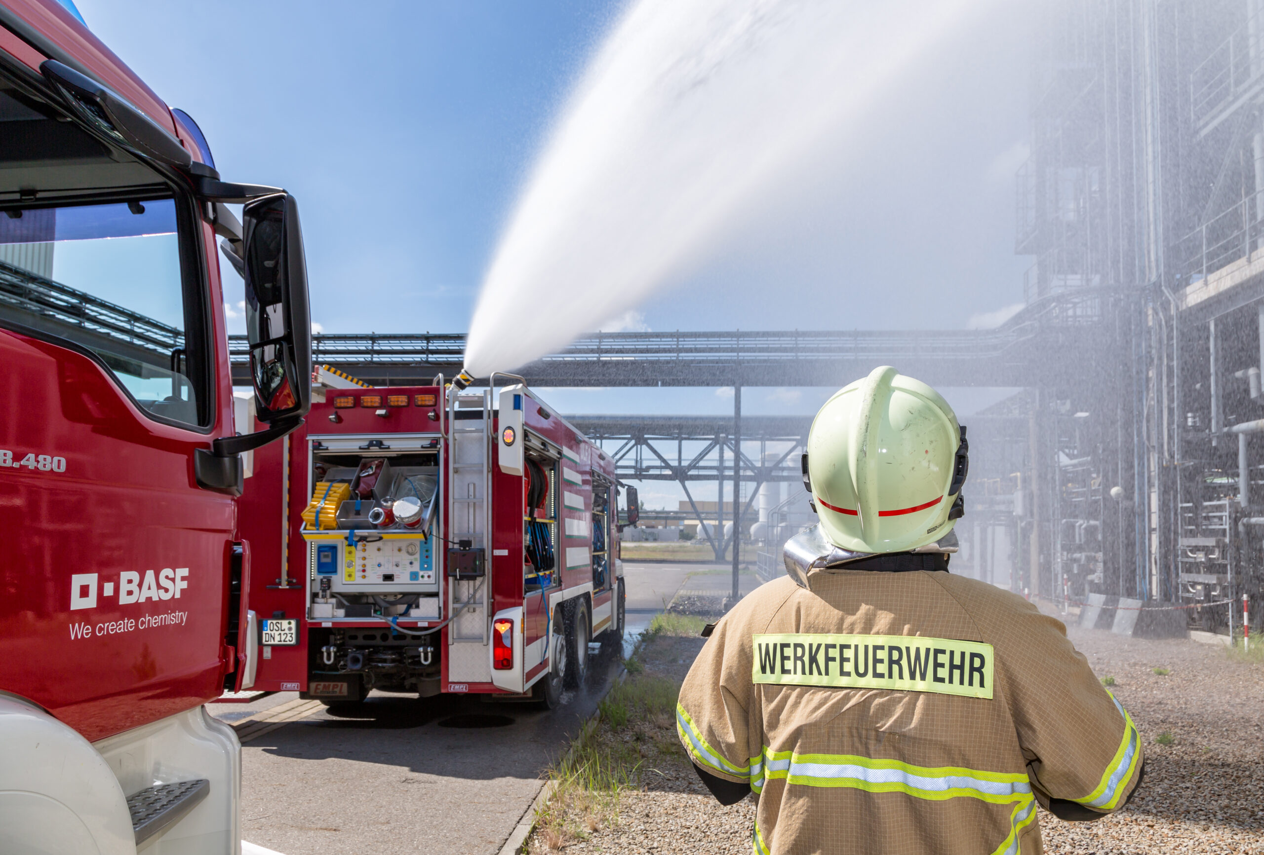 2017_Werkfeuerwehr Das Foto zeigt die Werksfeuerwehr Schwarzheide im Einsatz. Quelle: Landkreis Oberspreewald-Lausitz